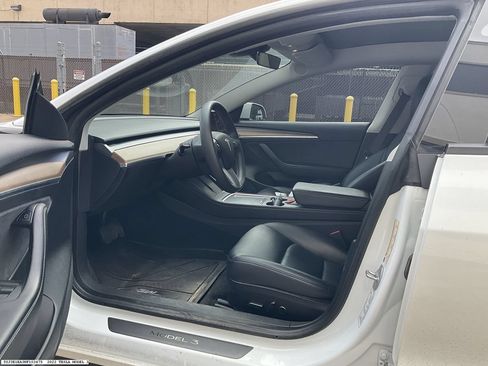 Used 2022 Tesla Model 3 Standard Range RWD image 7