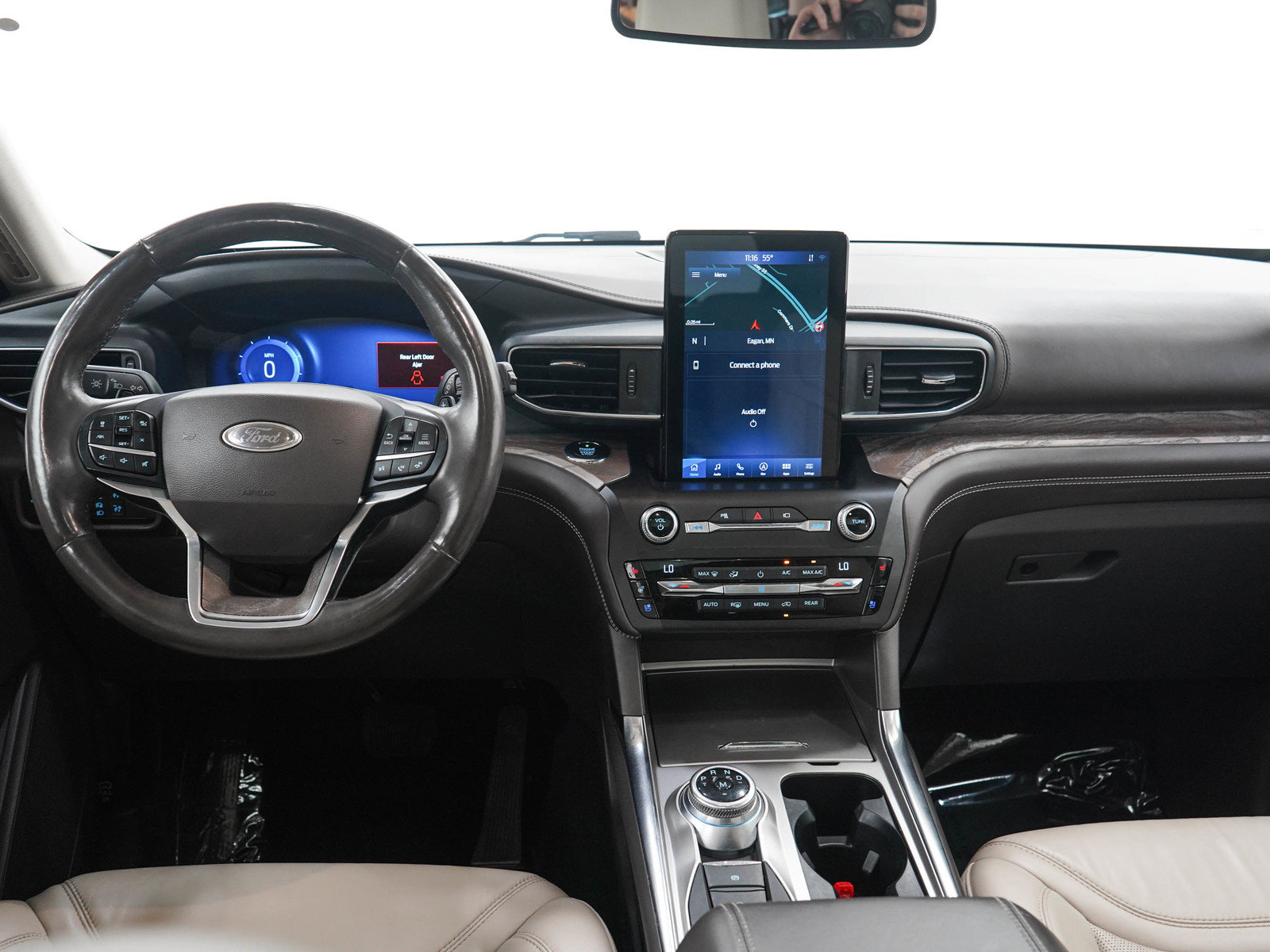 Used 2020 Ford Explorer Platinum w/ Premium Technology Package AWD/4WD image 18