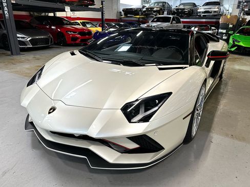 Used 2017 Lamborghini Aventador S image 11