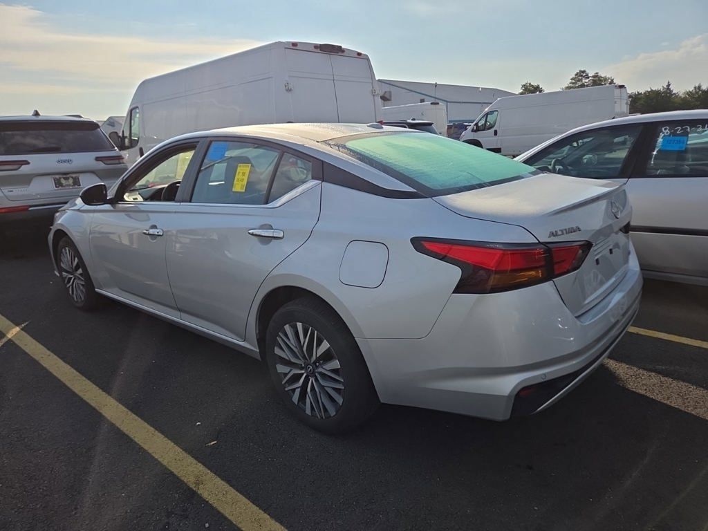 Used 2025 Nissan Altima 2.5 SV AWD/4WD image 6