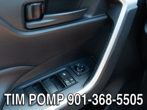 Used 2021 Toyota RAV4 LE FWD image 28