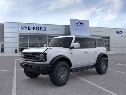 New 2025 Ford Bronco Outer Banks w/ Sasquatch Package image 2