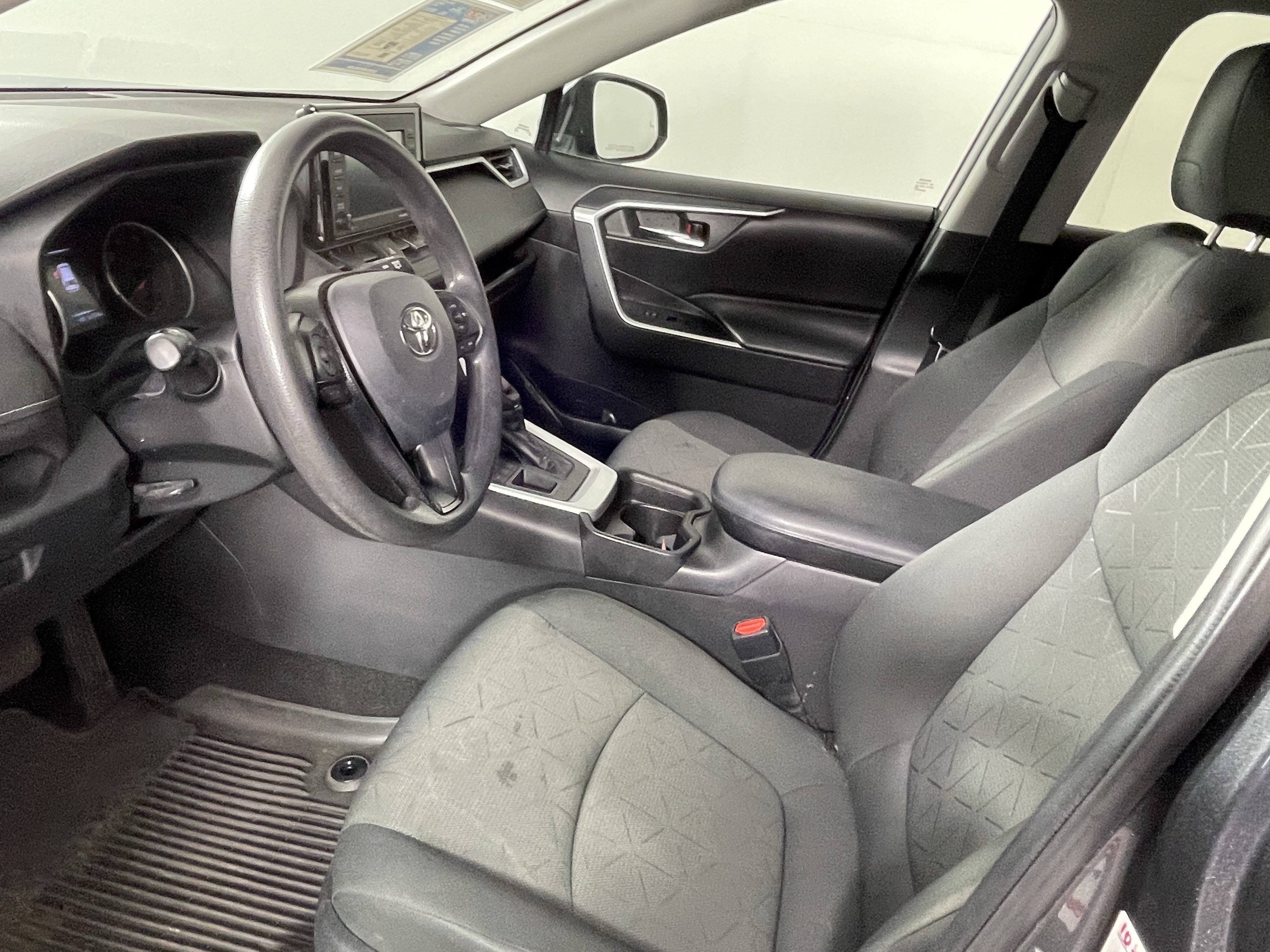 Used 2021 Toyota RAV4 XLE AWD/4WD image 9