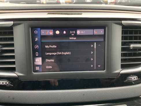 Used 2023 Chrysler Voyager LX image 40