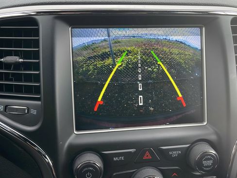 Used 2018 Jeep Grand Cherokee Altitude AWD/4WD image 17