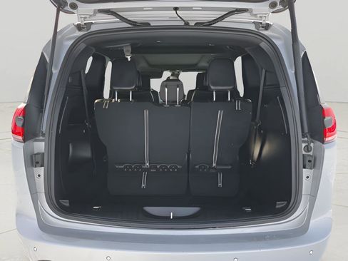 Used 2024 Chrysler Pacifica Touring-L w/ S Appearance Package image 36