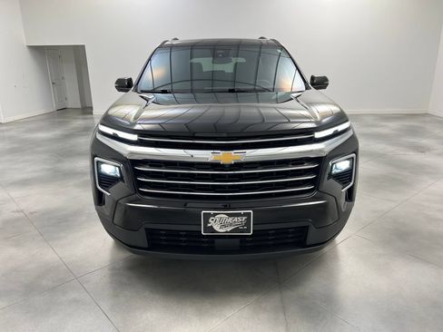 Used 2024 Chevrolet Traverse LT FWD image 3