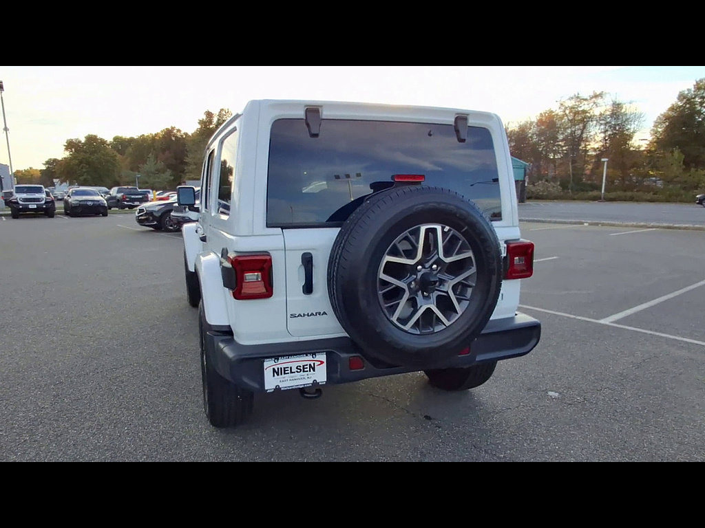 Used 2026 Jeep Wrangler Unlimited Sahara AWD/4WD image 7