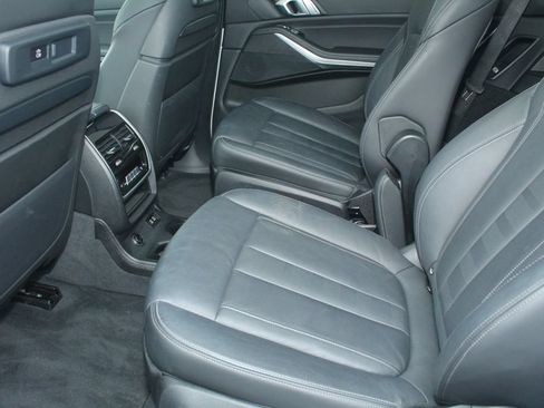 Used 2021 BMW X7 xDrive40i w/ Executive Package 2 AWD/4WD image 25