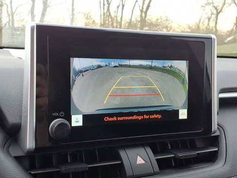 Used 2023 Toyota RAV4 XLE AWD/4WD image 9