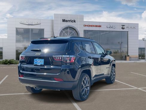 Used 2025 Jeep Compass Limited w/ Sun & Sound Group AWD/4WD image 6
