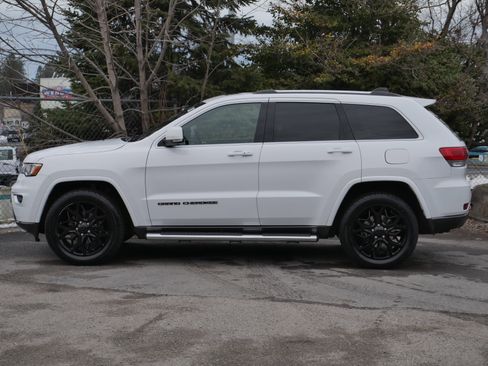 Used 2018 Jeep Grand Cherokee Limited image 19