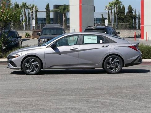 New 2025 Hyundai Elantra SEL w/ Cargo Package FWD image 6