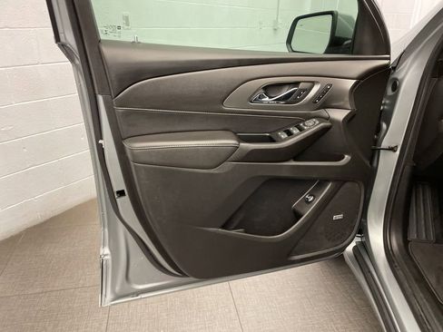 Used 2023 Chevrolet Traverse Premier image 23