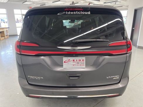 Used 2021 Chrysler Pacifica Limited w/ Premium & Safety Sphere Group AWD/4WD image 8