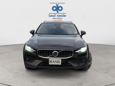 Used 2025 Volvo V60 B5 Cross Country Plus image 8