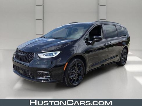 Used 2024 Chrysler Pacifica Touring-L w/ S Appearance Package AWD/4WD image 1