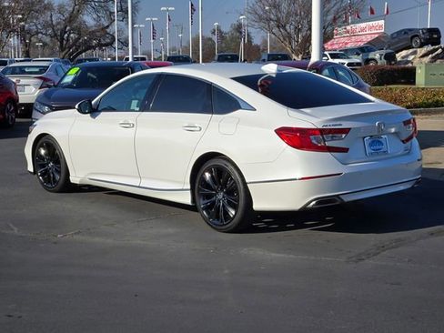 Used 2019 Honda Accord Touring image 6