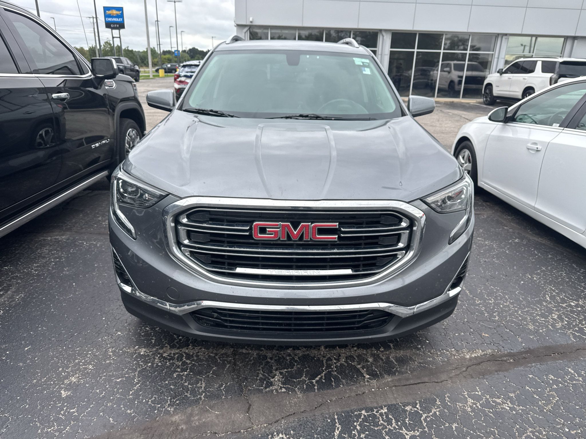 Used 2019 GMC Terrain SLT w/ Preferred Package FWD image 2