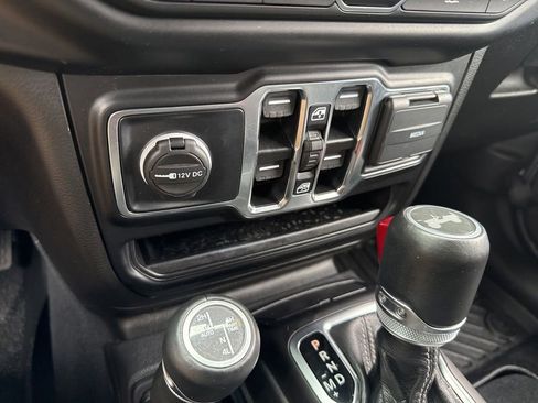 Used 2022 Jeep Wrangler Unlimited Sahara 4xe image 17