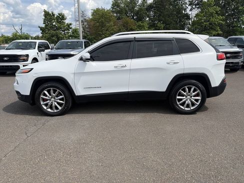 Used 2018 Jeep Cherokee Limited AWD/4WD image 2