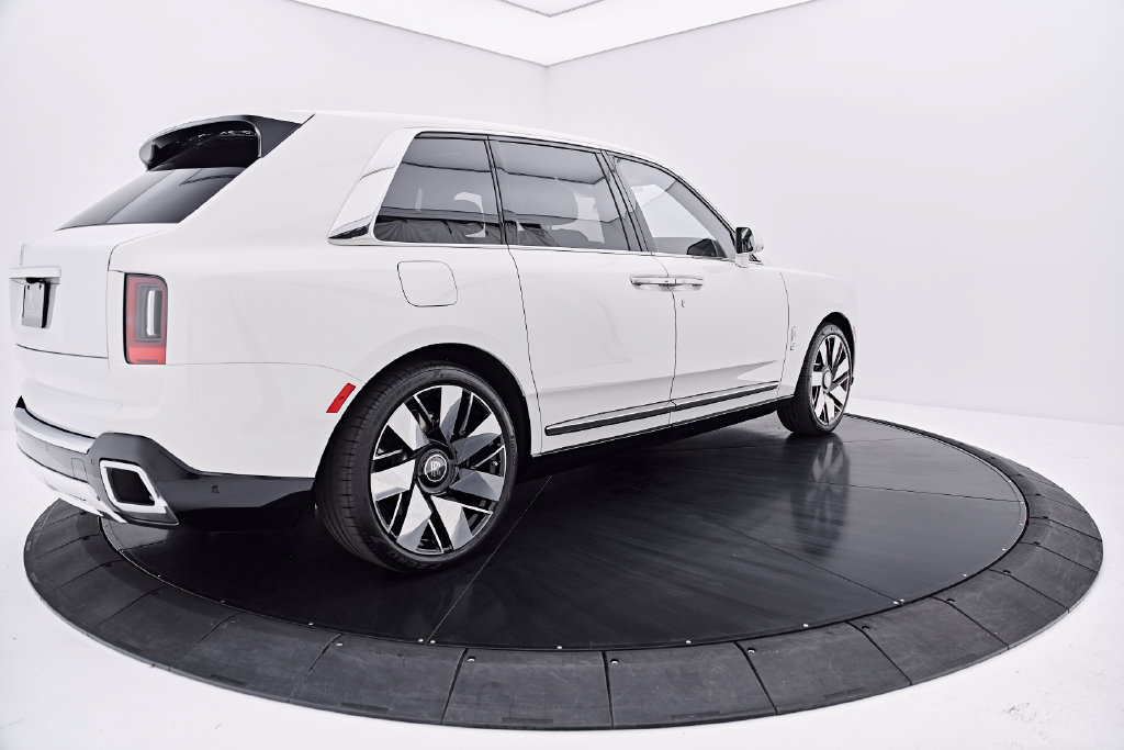 Used 2025 Rolls-Royce Cullinan AWD/4WD image 14