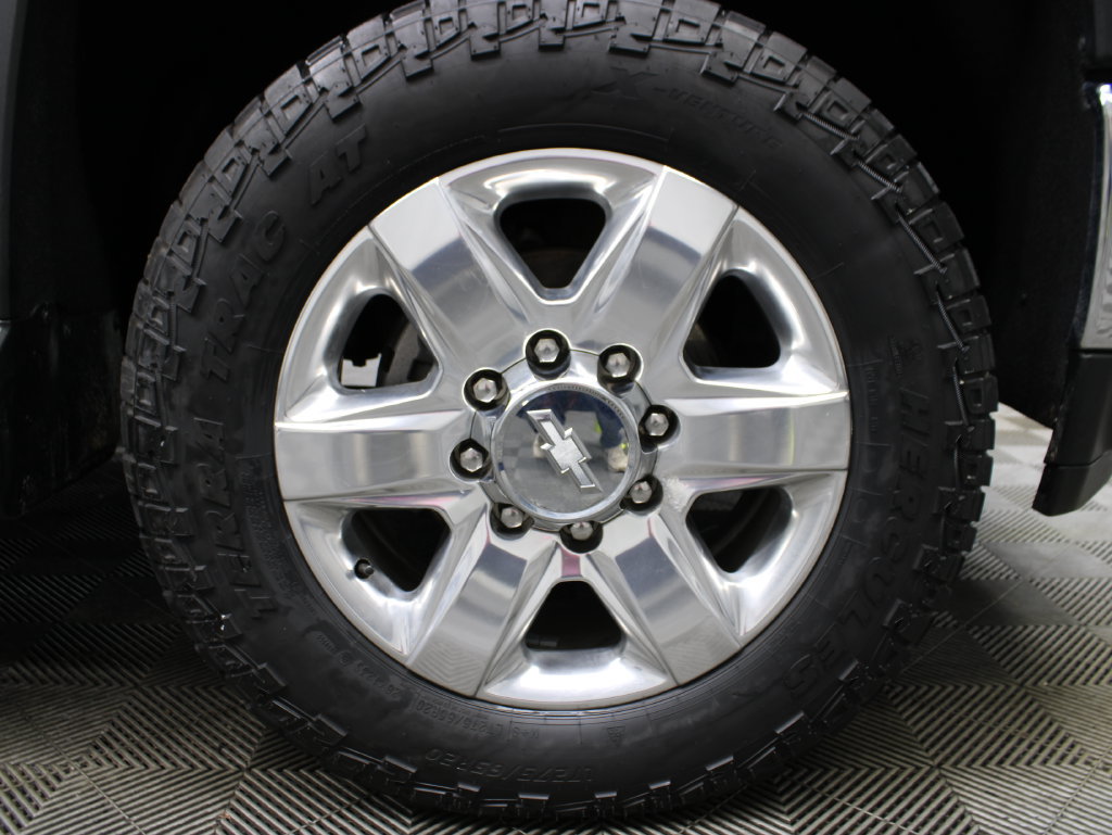 Used 2020 Chevrolet Silverado 2500 LTZ w/ LTZ Premium Package AWD/4WD image 13