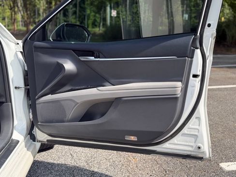Used 2018 Toyota Camry LE FWD image 14