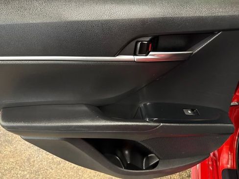 Used 2020 Toyota Camry SE FWD image 20