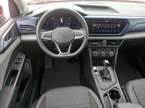 Used 2022 Volkswagen Taos SE FWD image 11