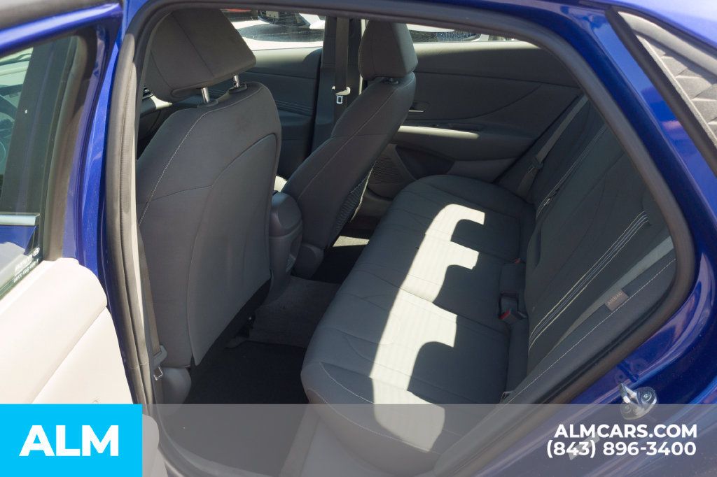 Certified 2025 Hyundai Elantra SEL FWD image 18