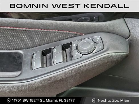 Used 2023 Chevrolet Traverse RS image 28