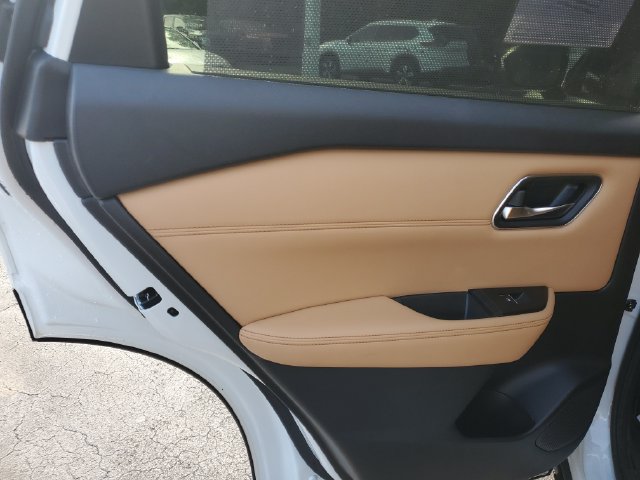Used 2023 Nissan Rogue Platinum w/ Platinum Premium Package FWD image 7