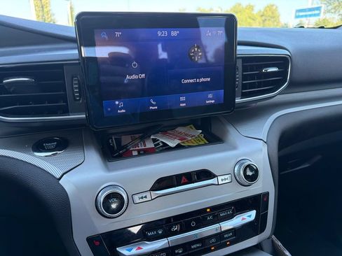 Used 2023 Ford Explorer XLT w/ Equipment Group 202A AWD/4WD image 3