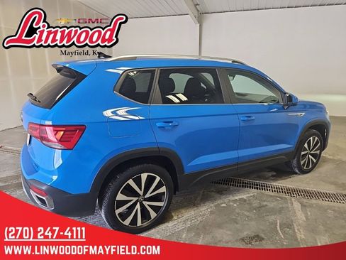 Used 2022 Volkswagen Taos SE AWD/4WD image 2