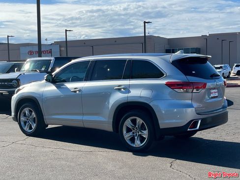 Used 2019 Toyota Highlander Limited w/ Carpet Mat Package (TMS) AWD/4WD image 4