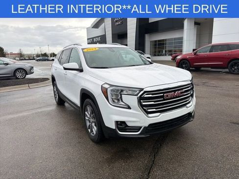Used 2024 GMC Terrain SLT image 3