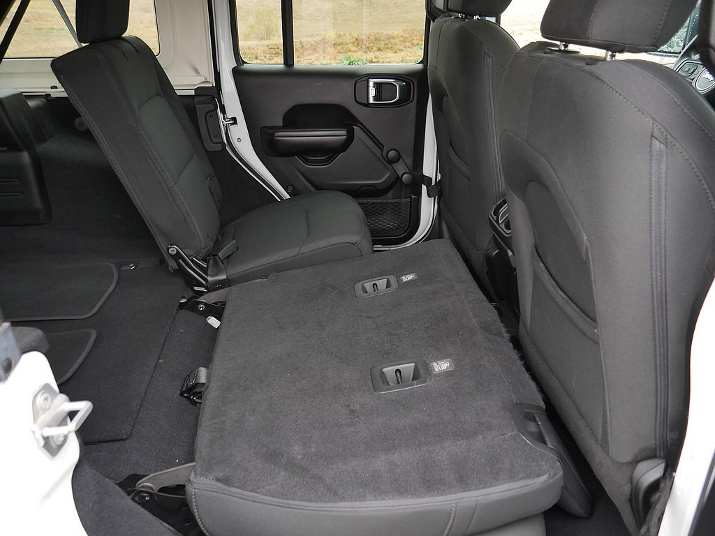 Used 2018 Jeep Wrangler Unlimited Sport AWD/4WD image 49