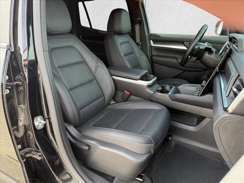 Used 2025 GMC Terrain Elevation w/ Elevation Premium Package AWD/4WD image 12