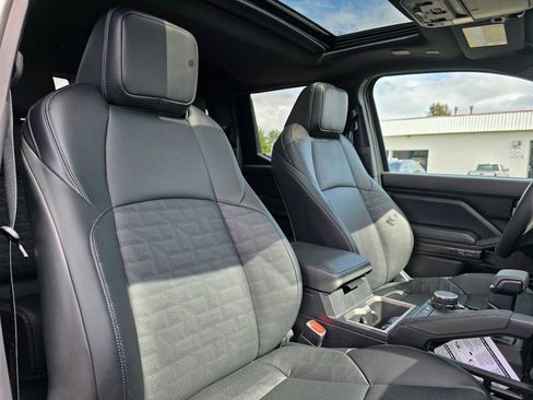 Used 2025 Toyota Tacoma TRD Sport image 14