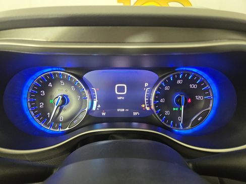 Certified 2024 Chrysler Pacifica Touring-L FWD image 19