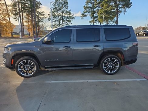 Used 2022 Jeep Wagoneer Series II w/ Premium Group I image 2