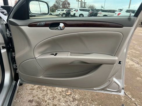 Used 2011 Buick Lucerne CXL w/ Driver Confidence Package image 19