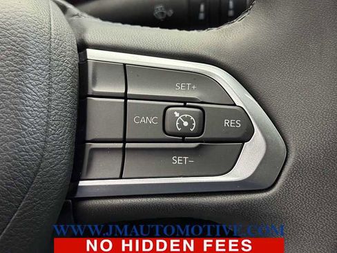 Used 2024 Jeep Compass Latitude image 40