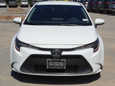 Used 2022 Toyota Corolla LE FWD image 2