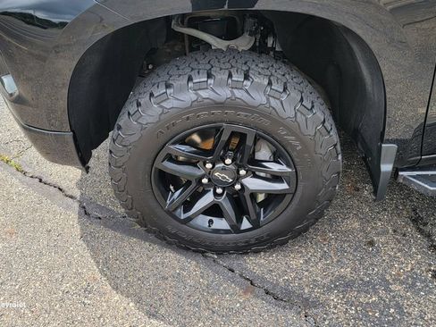 Used 2023 Chevrolet Silverado 1500 Custom Trail Boss w/ LPO, Dark Essentials Package AWD/4WD image 6