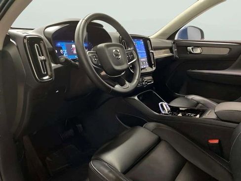 Used 2025 Volvo XC40 B5 Plus AWD/4WD image 19