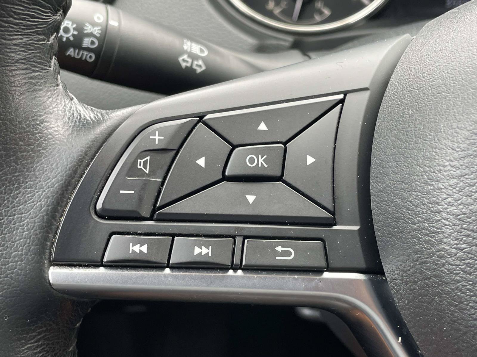Used 2019 Nissan Rogue SV w/ Premium Package AWD/4WD image 11