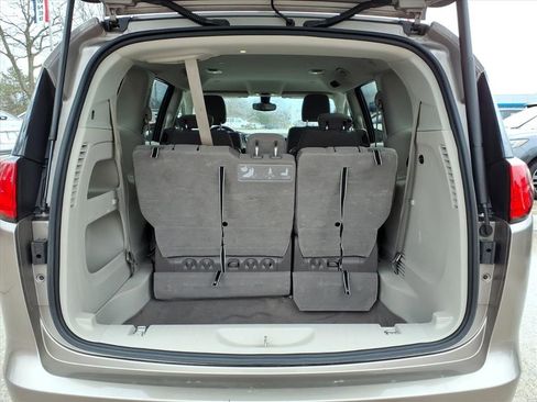 Used 2017 Chrysler Pacifica Touring image 8