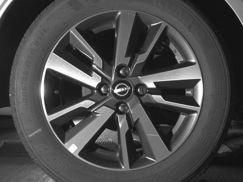 Used 2025 Nissan Versa SV FWD image 15